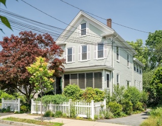 121 Myrtle St, Melrose, Massachusetts, 4 Bedrooms Bedrooms, 10 Rooms Rooms,2 BathroomsBathrooms,Residential Income,For Sale,Myrtle St,73396346