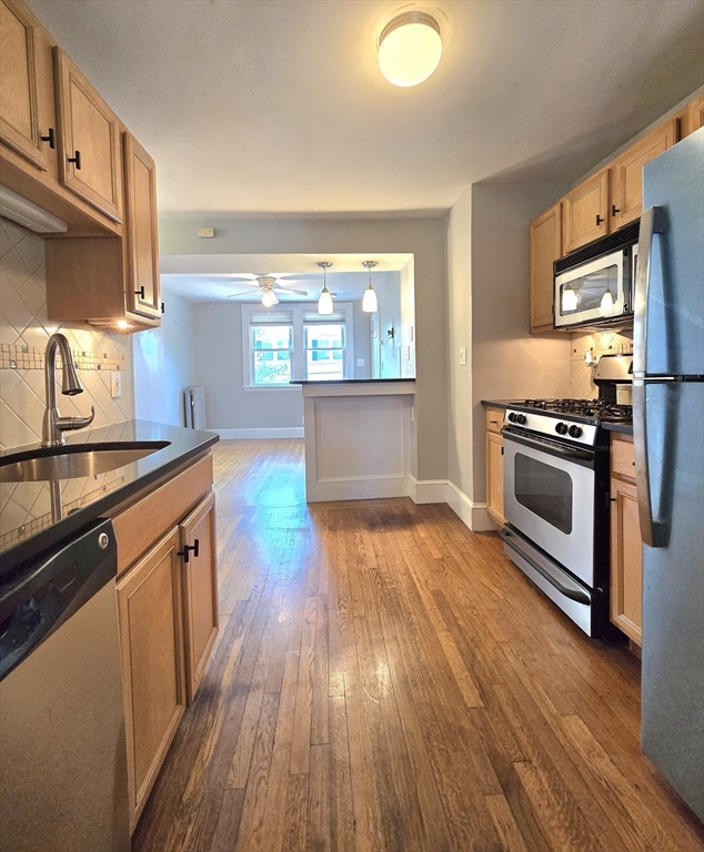 21 Edinboro Road, Quincy, Massachusetts, 2 Bedrooms Bedrooms, 4 Rooms Rooms,1 BathroomBathrooms,Residential Lease,For Rent,Edinboro Road,73405882