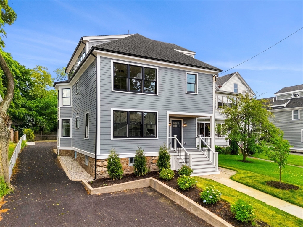 17 Fayette Street, Watertown, Massachusetts, 4 Bedrooms Bedrooms, 8 Rooms Rooms,3 BathroomsBathrooms,Residential Lease,For Rent,Fayette Street,73395664