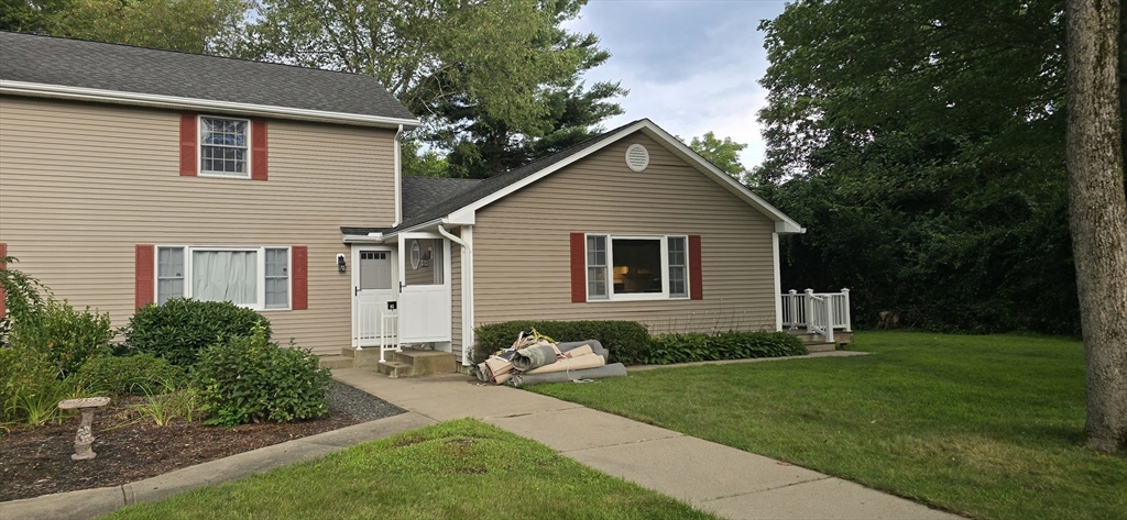 18 Crescent Ave, West Brookfield, Massachusetts, 2 Bedrooms Bedrooms, 5 Rooms Rooms,1 BathroomBathrooms,Residential Lease,For Rent,Crescent Ave,73412156