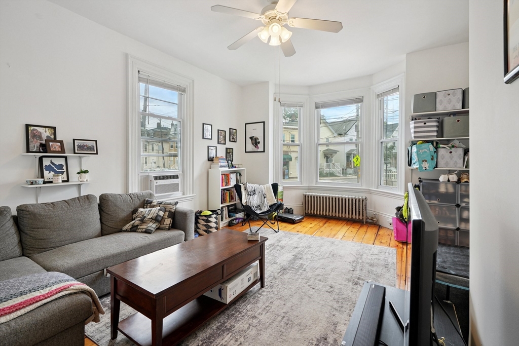 67 Concord Ave, Somerville, Massachusetts, 2 Bedrooms Bedrooms, 5 Rooms Rooms,1 BathroomBathrooms,Residential Lease,For Rent,Concord Ave,73402890