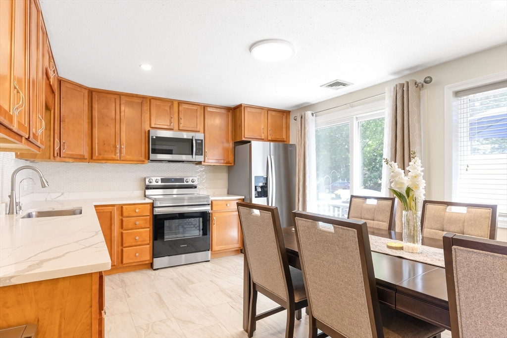 835 Mount Hope St, North Attleboro, Massachusetts, 2 Bedrooms Bedrooms, 7 Rooms Rooms,1.5 BathroomsBathrooms,Residential Lease,For Rent,Mount Hope St,73407655