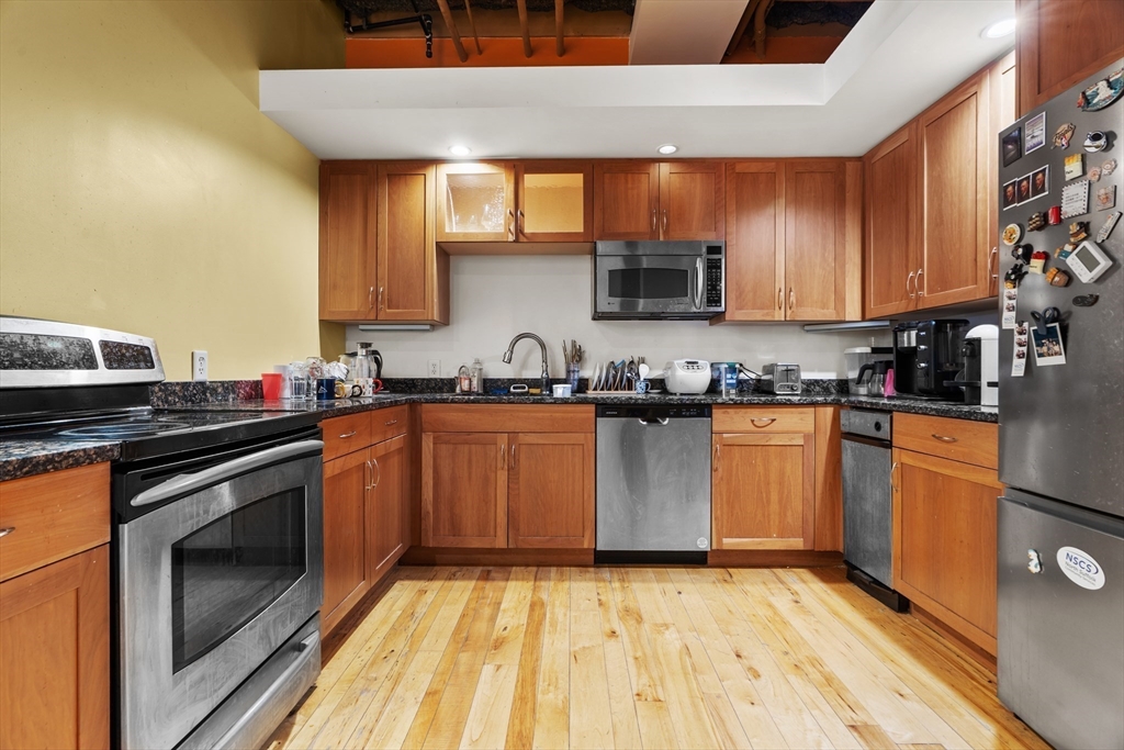 111 Beach Street, Boston, Massachusetts, 3 Bedrooms Bedrooms, 5 Rooms Rooms,2 BathroomsBathrooms,Residential Lease,For Rent,Beach Street,73399144