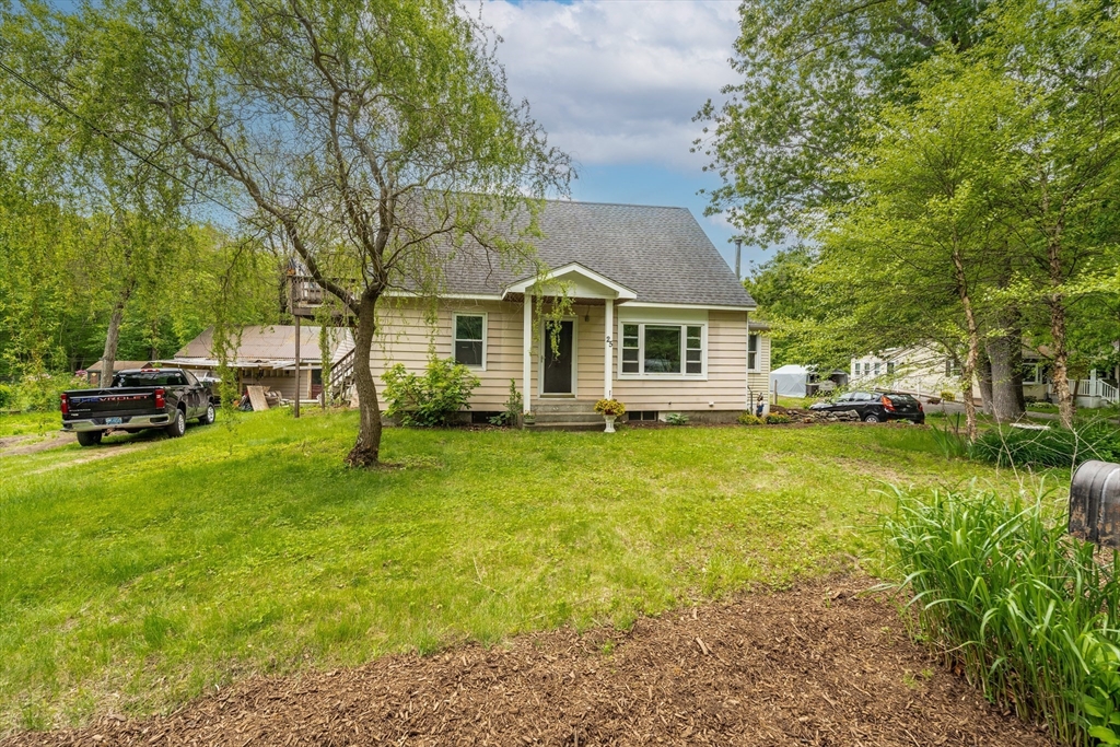 25 Bartlett Street, South Hadley, Massachusetts, 4 Bedrooms Bedrooms, 8 Rooms Rooms,2 BathroomsBathrooms,Residential Income,For Sale,Bartlett Street,73380802