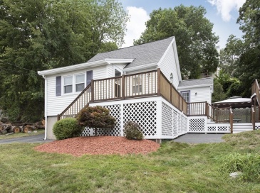 75 Saugus Ave, Saugus, Massachusetts, 1 Bedroom Bedrooms, 4 Rooms Rooms,1 BathroomBathrooms,Residential Lease,For Rent,Saugus Ave,73404844