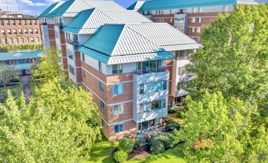 183 Oak Street, Newton, Massachusetts, 2 Bedrooms Bedrooms, 4 Rooms Rooms,2 BathroomsBathrooms,Residential Lease,For Rent,Oak Street,73406310