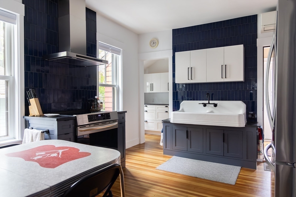 59 Liberty Ave, Somerville, Massachusetts, 3 Bedrooms Bedrooms, 7 Rooms Rooms,1.5 BathroomsBathrooms,Residential Lease,For Rent,Liberty Ave,73388645