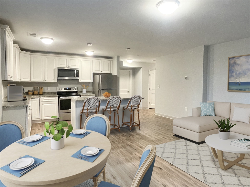 12 Florence St, Malden, Massachusetts, 2 Bedrooms Bedrooms, 4 Rooms Rooms,2 BathroomsBathrooms,Residential Lease,For Rent,Florence St,73363605