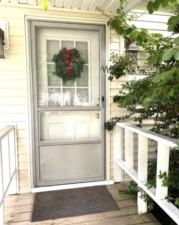 337 Village St, Millis, Massachusetts, 2 Bedrooms Bedrooms, 5 Rooms Rooms,1 BathroomBathrooms,Residential Lease,For Rent,Village St,73383353