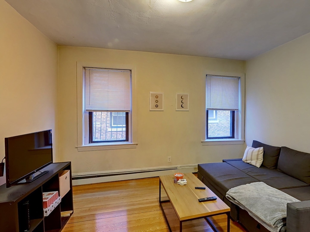 11 Aberdeen St., Boston, Massachusetts, 2 Bedrooms Bedrooms, 4 Rooms Rooms,1 BathroomBathrooms,Residential,For Sale,Aberdeen St.,73339356