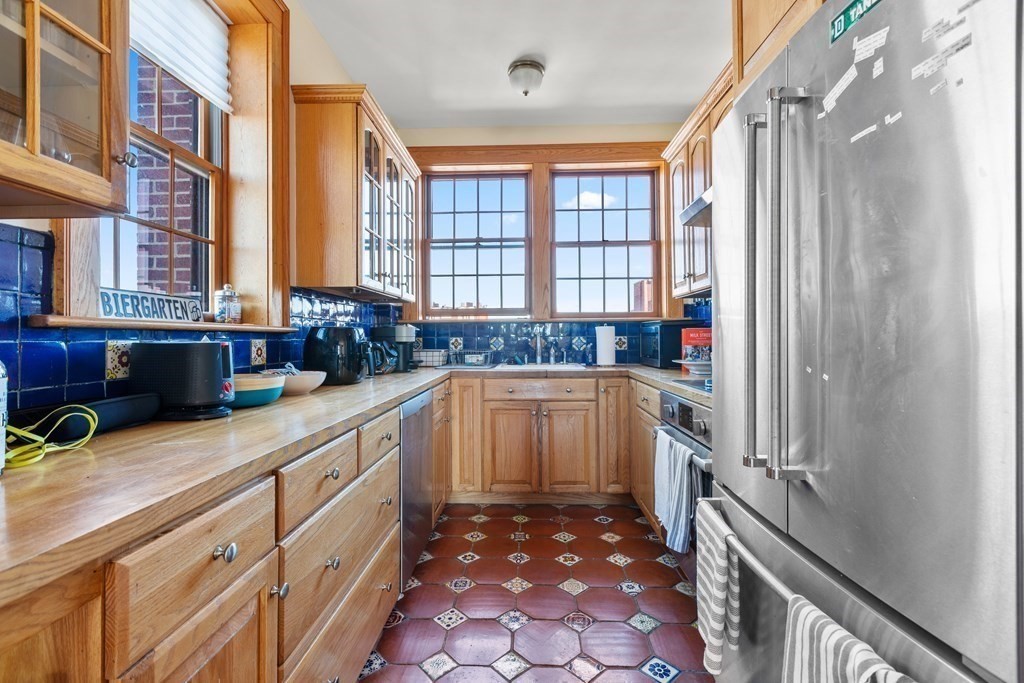 8 Gloucester St, Boston, Massachusetts, 2 Bedrooms Bedrooms, 4 Rooms Rooms,2 BathroomsBathrooms,Residential Lease,For Rent,Gloucester St,73411381