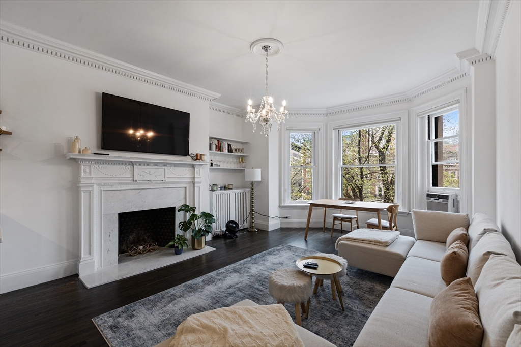 373 Commonwealth Ave, Boston, Massachusetts, 2 Bedrooms Bedrooms, 3 Rooms Rooms,1 BathroomBathrooms,Residential Lease,For Rent,Commonwealth Ave,73391664