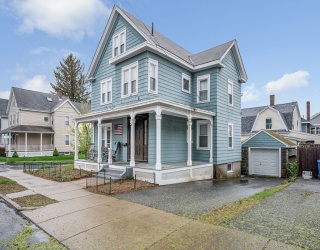 39 Pleasant St, Wakefield, Massachusetts, 5 Bedrooms Bedrooms, 11 Rooms Rooms,3 BathroomsBathrooms,Residential Income,For Sale,Pleasant St,73372964