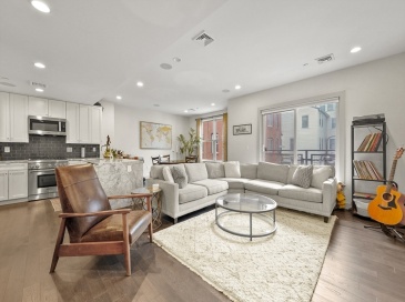 309 E Street, Boston, Massachusetts, 2 Bedrooms Bedrooms, 4 Rooms Rooms,2 BathroomsBathrooms,Residential,For Sale,E Street,73347314