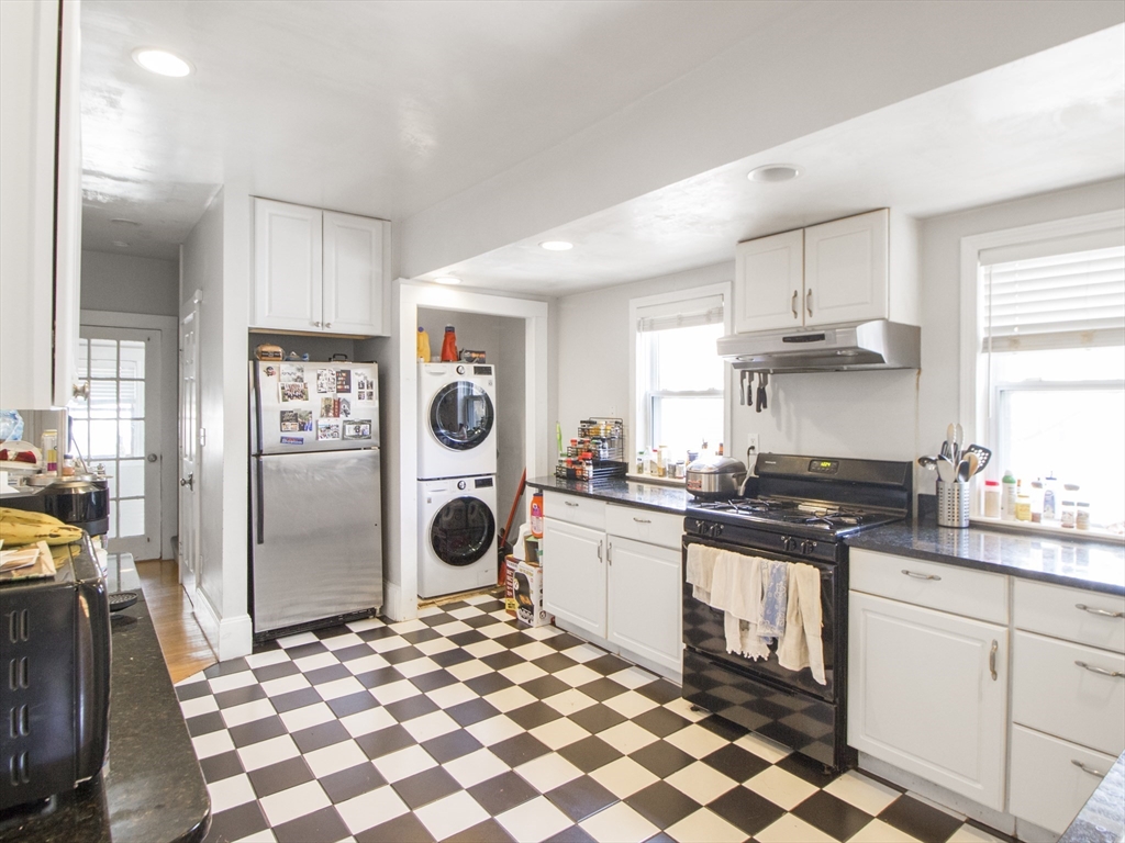 17 Allen Street, Cambridge, Massachusetts, 5 Bedrooms Bedrooms, 8 Rooms Rooms,3 BathroomsBathrooms,Residential Lease,For Rent,Allen Street,73408050