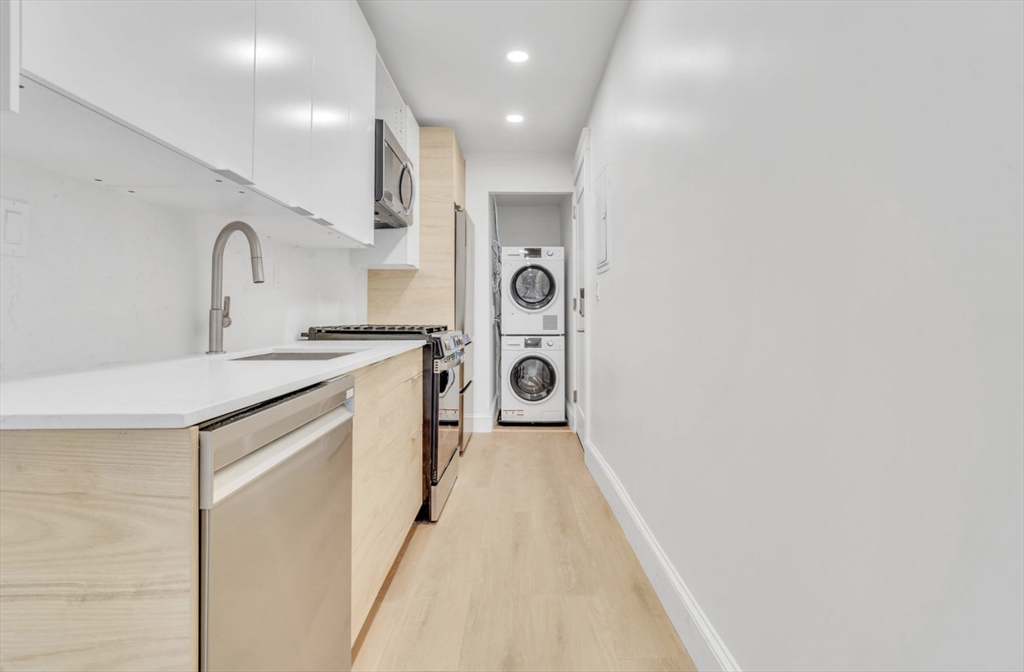 325 Summit Ave, Boston, Massachusetts, 3 Bedrooms Bedrooms, 4 Rooms Rooms,2 BathroomsBathrooms,Residential Lease,For Rent,Summit Ave,73413528