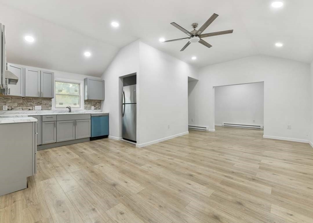 18 Payne Ave, Weymouth, Massachusetts, 3 Bedrooms Bedrooms, 6 Rooms Rooms,2 BathroomsBathrooms,Residential Lease,For Rent,Payne Ave,73406367