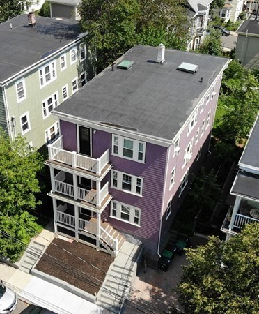 52 Clarendon Ave, Somerville, Massachusetts, 2 Bedrooms Bedrooms, 5 Rooms Rooms,1 BathroomBathrooms,Residential Lease,For Rent,Clarendon Ave,73397285