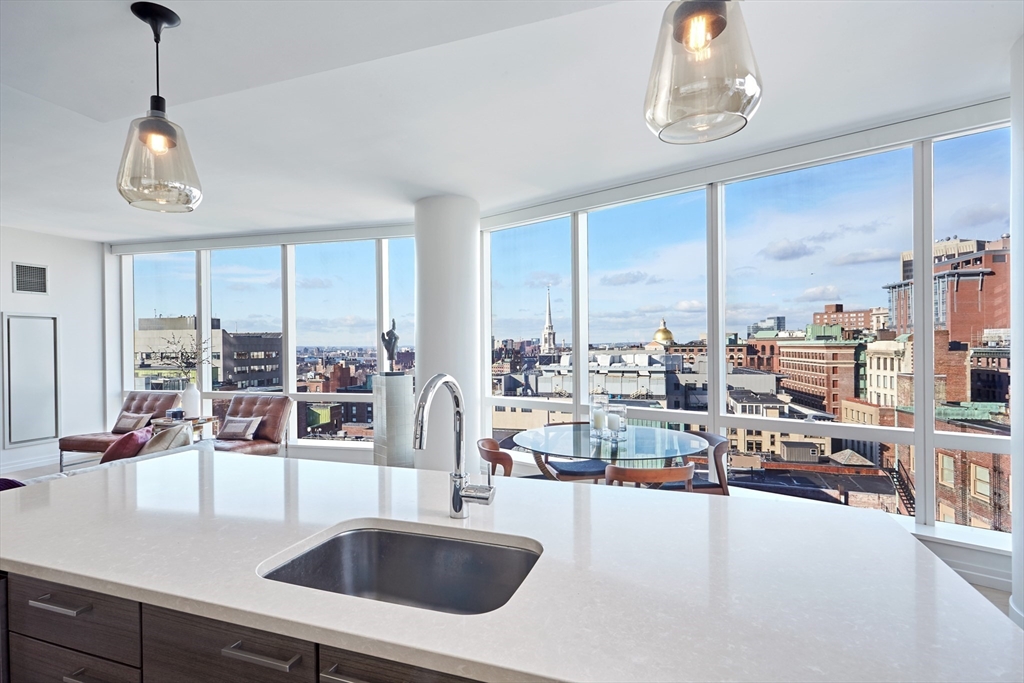 1 Franklin St, Boston, Massachusetts, 2 Bedrooms Bedrooms, 4 Rooms Rooms,2 BathroomsBathrooms,Residential Lease,For Rent,Franklin St,73389219