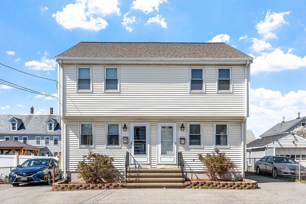 31 Blossom Street, Lowell, Massachusetts, 2 Bedrooms Bedrooms, 5 Rooms Rooms,1.5 BathroomsBathrooms,Residential Lease,For Rent,Blossom Street,73366374