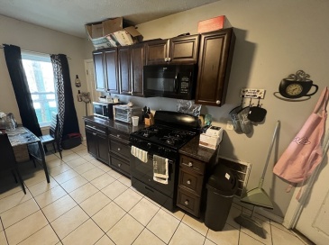 44 Lilley Ave, Lowell, Massachusetts, 3 Bedrooms Bedrooms, 5 Rooms Rooms,1 BathroomBathrooms,Residential Lease,For Rent,Lilley Ave,73405101