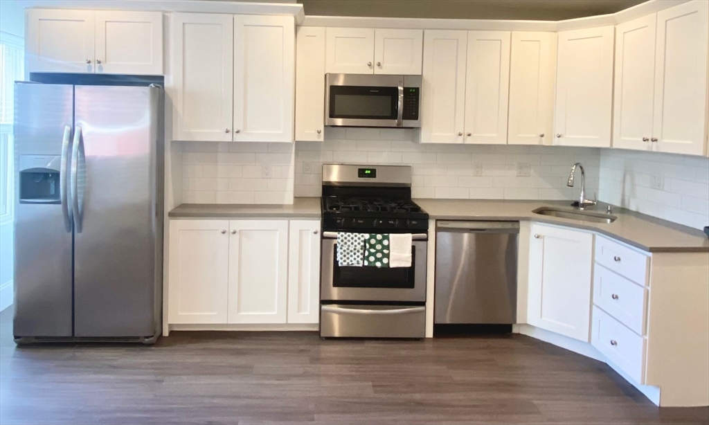 147 Cottage St., Boston, Massachusetts, 3 Bedrooms Bedrooms, 5 Rooms Rooms,1 BathroomBathrooms,Residential Lease,For Rent,Cottage St.,73403816