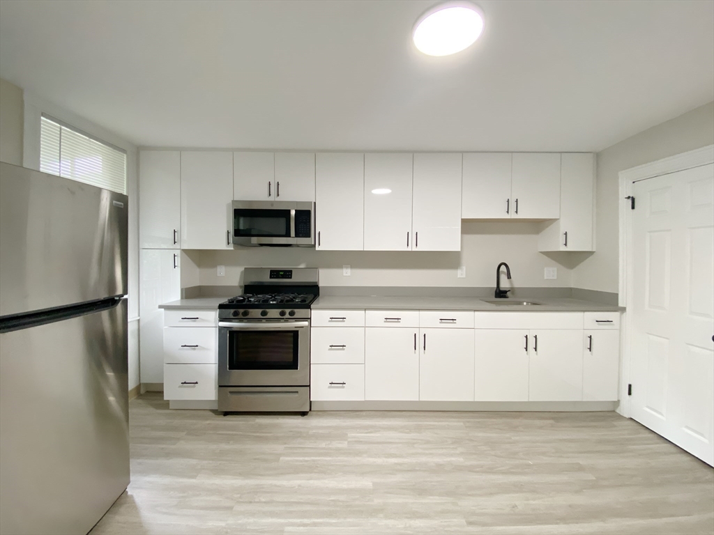 124 Trenton Street, Boston, Massachusetts, 2 Bedrooms Bedrooms, 4 Rooms Rooms,1 BathroomBathrooms,Residential Lease,For Rent,Trenton Street,73380768