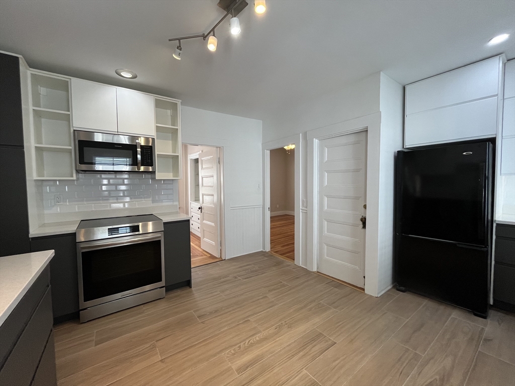 12 Glendale Ave, Somerville, Massachusetts, 1 Bedroom Bedrooms, 4 Rooms Rooms,1 BathroomBathrooms,Residential Lease,For Rent,Glendale Ave,73406498