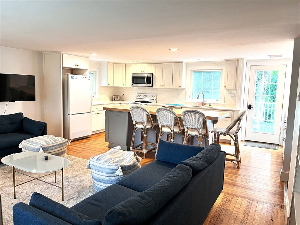 19 Oakland Street, Mattapoisett, Massachusetts, 3 Bedrooms Bedrooms, 7 Rooms Rooms,1.5 BathroomsBathrooms,Residential Lease,For Rent,Oakland Street,73377954