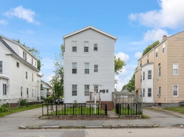 42 Houghton St., Worcester, Massachusetts, 6 Bedrooms Bedrooms, 15 Rooms Rooms,3 BathroomsBathrooms,Residential Income,For Sale,Houghton St.,73383513