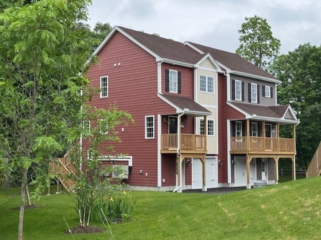 260 Main Street, Blackstone, Massachusetts, 2 Bedrooms Bedrooms, 5 Rooms Rooms,2.5 BathroomsBathrooms,Residential,For Sale,Main Street,73324573