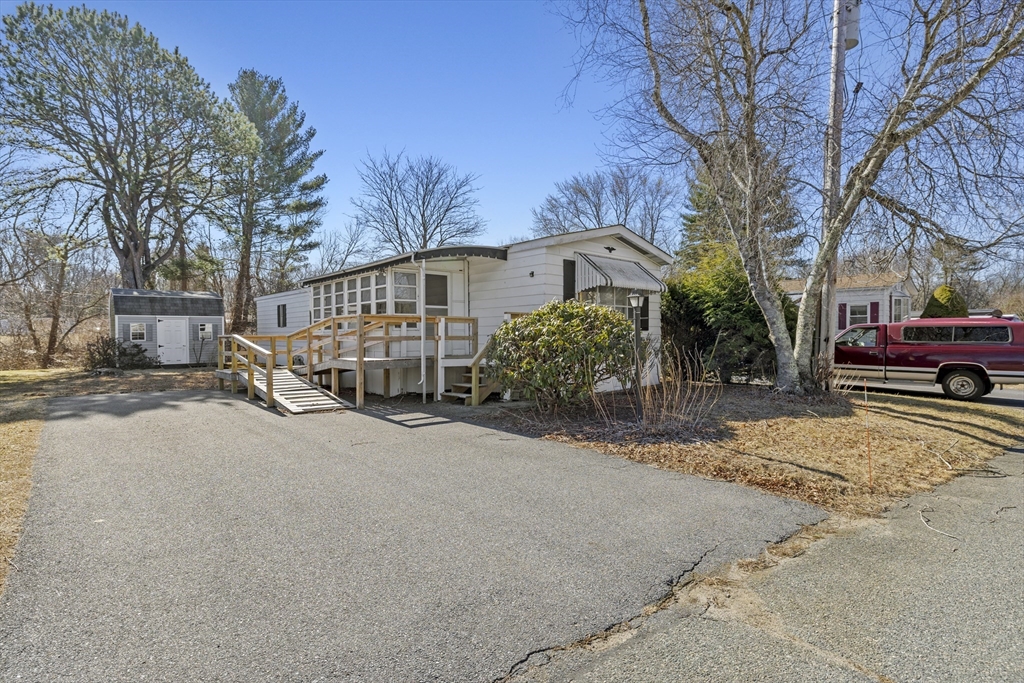 26 Thayer Drive, Taunton, Massachusetts, 2 Bedrooms Bedrooms, 4 Rooms Rooms,1 BathroomBathrooms,Residential,For Sale,Thayer Drive,73345862