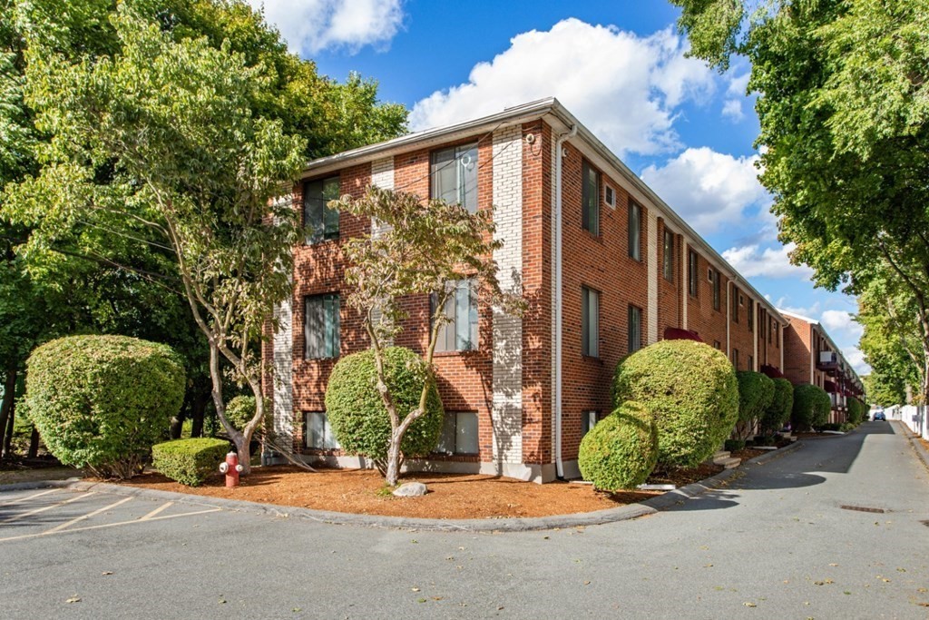 3 Richardson Street, Wakefield, Massachusetts, 2 Bedrooms Bedrooms, 5 Rooms Rooms,1 BathroomBathrooms,Residential Lease,For Rent,Richardson Street,73400594