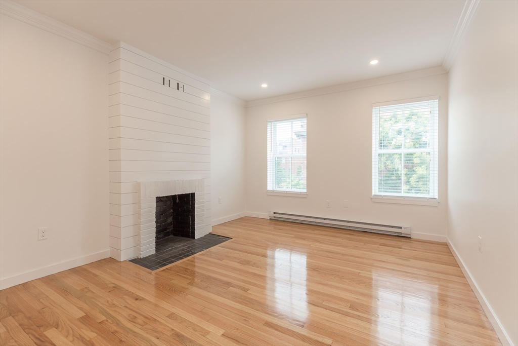 99 W. Springfield Street, Boston, Massachusetts, 1 Bedroom Bedrooms, 4 Rooms Rooms,1 BathroomBathrooms,Residential Lease,For Rent,W. Springfield Street,73402825
