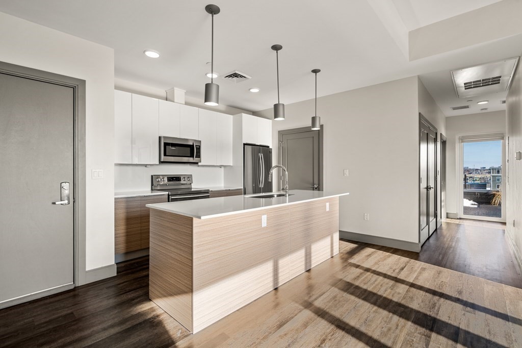 400 Mystic Ave, Somerville, Massachusetts, 2 Bedrooms Bedrooms, 5 Rooms Rooms,2 BathroomsBathrooms,Residential Lease,For Rent,Mystic Ave,73385764