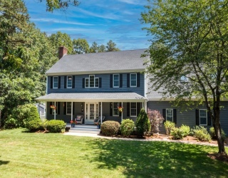 16 Blueberry Ln, Dartmouth, Massachusetts, 4 Bedrooms Bedrooms, 8 Rooms Rooms,2.5 BathroomsBathrooms,Residential,For Sale,Blueberry Ln,73401467