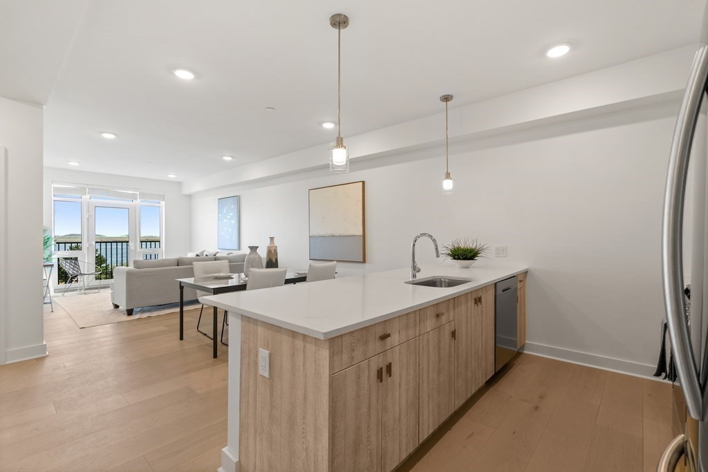 917 Bennington St, Boston, Massachusetts, 2 Bedrooms Bedrooms, 6 Rooms Rooms,2 BathroomsBathrooms,Residential Lease,For Rent,Bennington St,73385736