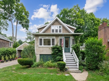 103 Leonard St, Gloucester, Massachusetts, 3 Bedrooms Bedrooms, 7 Rooms Rooms,1.5 BathroomsBathrooms,Residential Lease,For Rent,Leonard St,73400921