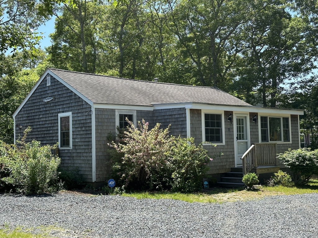 15 Pine Rock Rd, Falmouth, Massachusetts, 2 Bedrooms Bedrooms, 5 Rooms Rooms,1 BathroomBathrooms,Residential Lease,For Rent,Pine Rock Rd,73413983