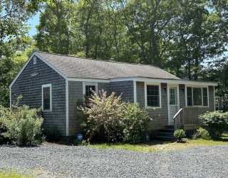 15 Pine Rock Rd, Falmouth, Massachusetts, 2 Bedrooms Bedrooms, 5 Rooms Rooms,1 BathroomBathrooms,Residential Lease,For Rent,Pine Rock Rd,73413983