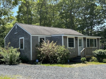 15 Pine Rock Rd, Falmouth, Massachusetts, 2 Bedrooms Bedrooms, 5 Rooms Rooms,1 BathroomBathrooms,Residential Lease,For Rent,Pine Rock Rd,73413983