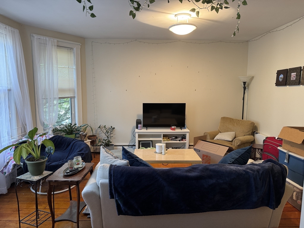 502 Green St, Cambridge, Massachusetts, 2 Bedrooms Bedrooms, 4 Rooms Rooms,1 BathroomBathrooms,Residential Lease,For Rent,Green St,73416264