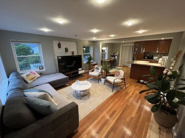 290 Winchester St, Newton, Massachusetts, 3 Bedrooms Bedrooms, 8 Rooms Rooms,2 BathroomsBathrooms,Residential Lease,For Rent,Winchester St,73374104