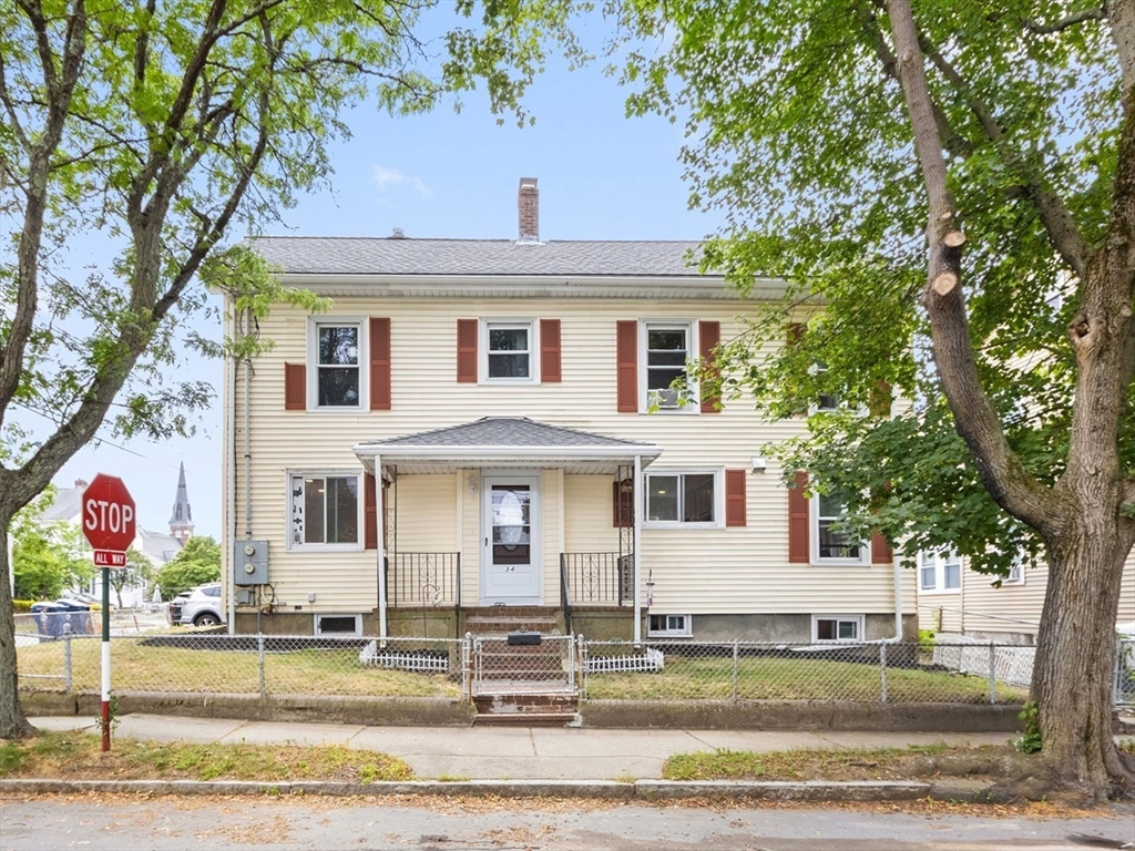 34 Clinton St, Newton, Massachusetts, 4 Bedrooms Bedrooms, 9 Rooms Rooms,2 BathroomsBathrooms,Residential Income,For Sale,Clinton St,73399737