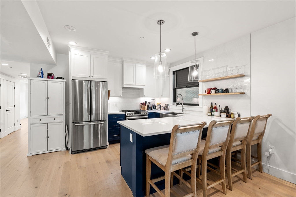 331 Chelsea St., Boston, Massachusetts, 2 Bedrooms Bedrooms, 6 Rooms Rooms,2 BathroomsBathrooms,Residential Lease,For Rent,Chelsea St.,73405294