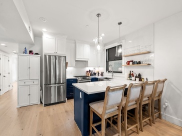 331 Chelsea St., Boston, Massachusetts, 2 Bedrooms Bedrooms, 6 Rooms Rooms,2 BathroomsBathrooms,Residential Lease,For Rent,Chelsea St.,73405294