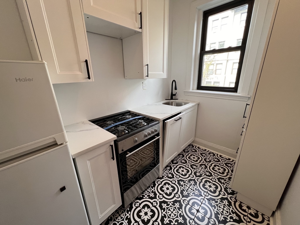 39 Glenville Ave, Boston, Massachusetts, 1 Bedroom Bedrooms, 3 Rooms Rooms,1 BathroomBathrooms,Residential Lease,For Rent,Glenville Ave,73375575
