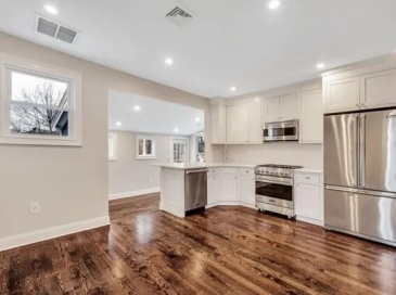 31 Oak Street, Wellesley, Massachusetts, 3 Bedrooms Bedrooms, 6 Rooms Rooms,2.5 BathroomsBathrooms,Residential Lease,For Rent,Oak Street,73414220