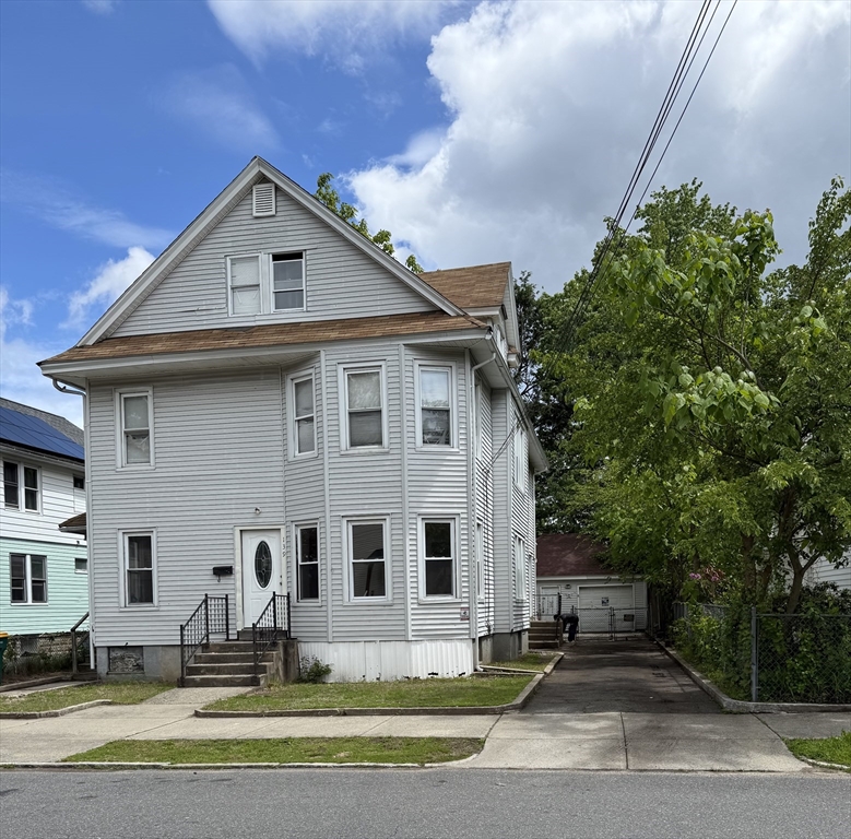 137-139 Commonwealth Ave, Springfield, Massachusetts, 7 Bedrooms Bedrooms, 13 Rooms Rooms,3 BathroomsBathrooms,Residential Income,For Sale,Commonwealth Ave,73381387