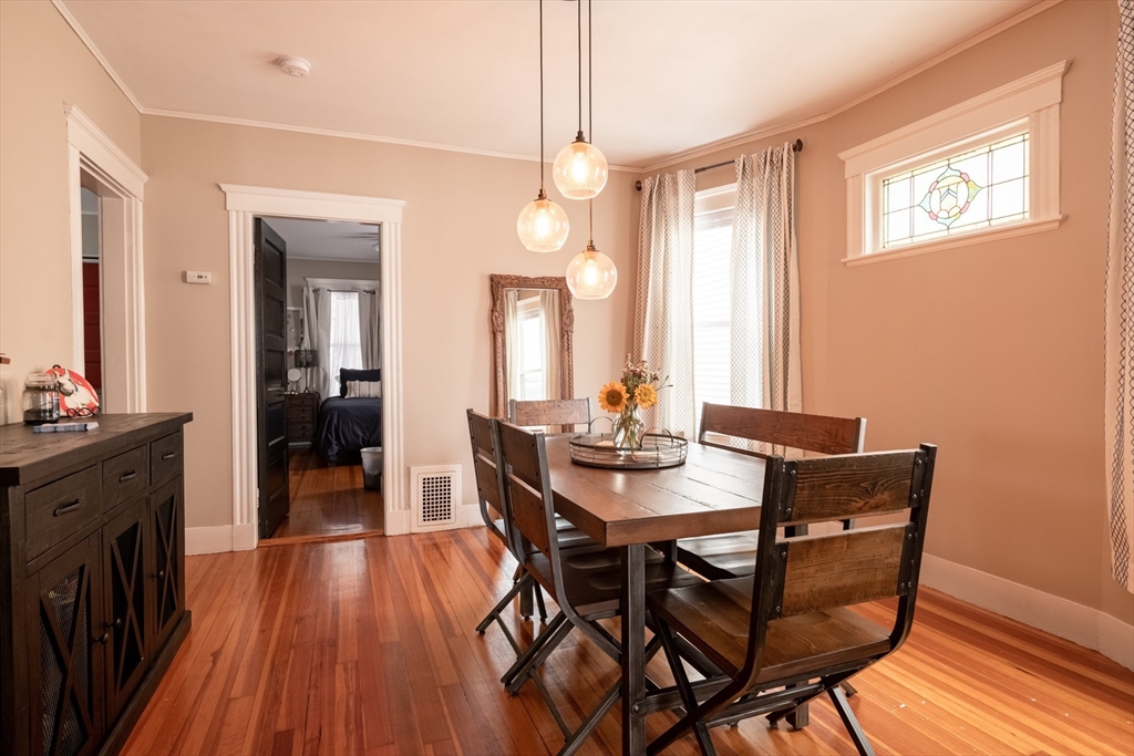 8 Hallam, Boston, Massachusetts, 2 Bedrooms Bedrooms, 5 Rooms Rooms,1 BathroomBathrooms,Residential Lease,For Rent,Hallam,73403989